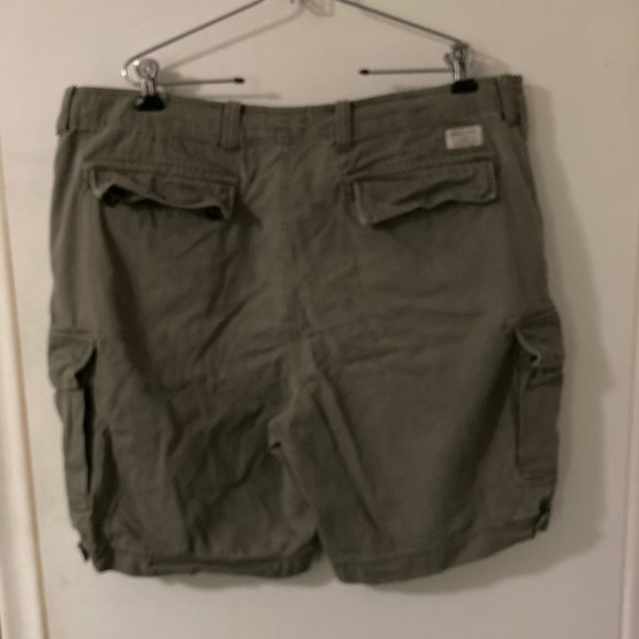 GAP Cargo Shorts - Picture 2 of 5